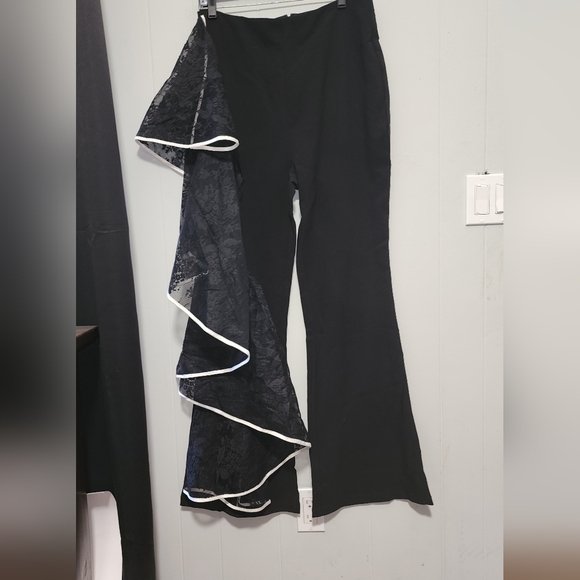 NWT Gorgeous , Akira , 2 Peice Stunning Ruffled Pants , With Matching Top - Picture 14 of 15